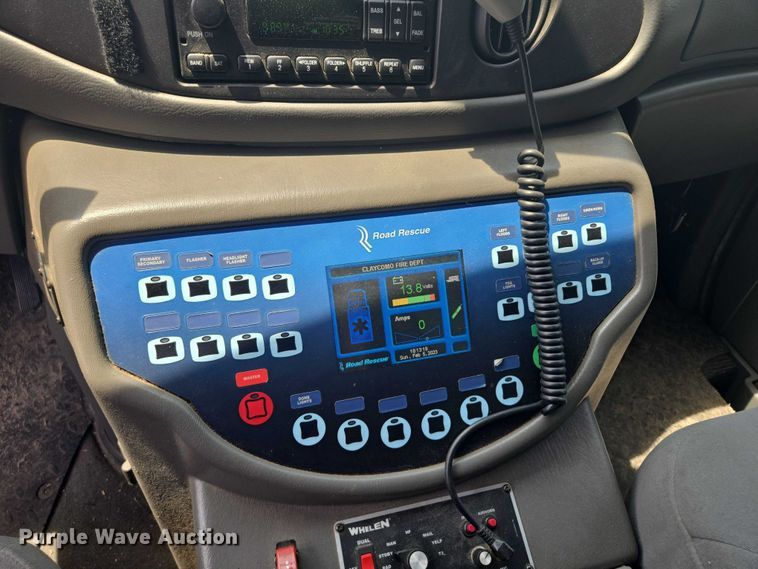 image for item EF1855 2006 Ford E450  ambulance