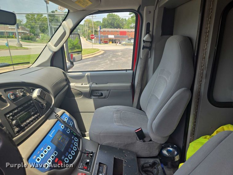 image for item EF1855 2006 Ford E450  ambulance