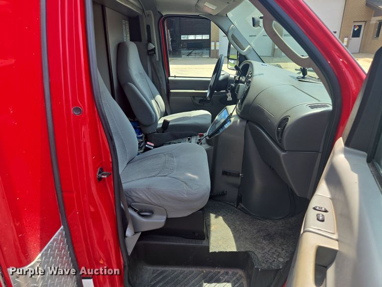image for item EF1855 2006 Ford E450  ambulance