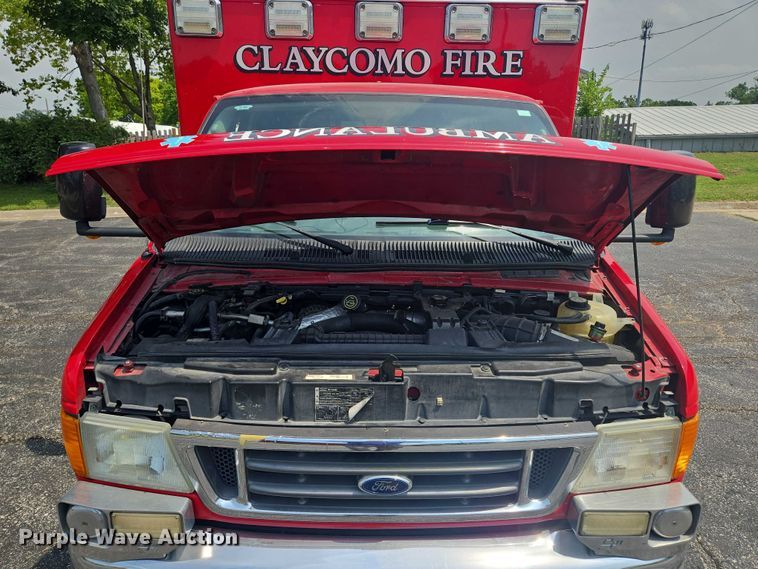 image for item EF1855 2006 Ford E450  ambulance