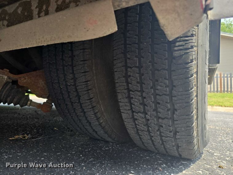 image for item EF1855 2006 Ford E450  ambulance