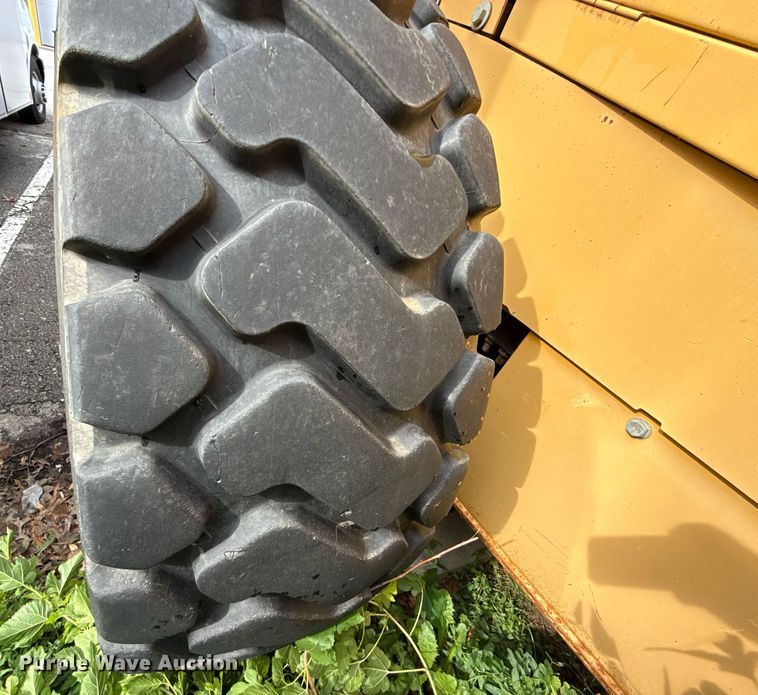 image for item EF1876 1999 John Deere 644H wheel loader
