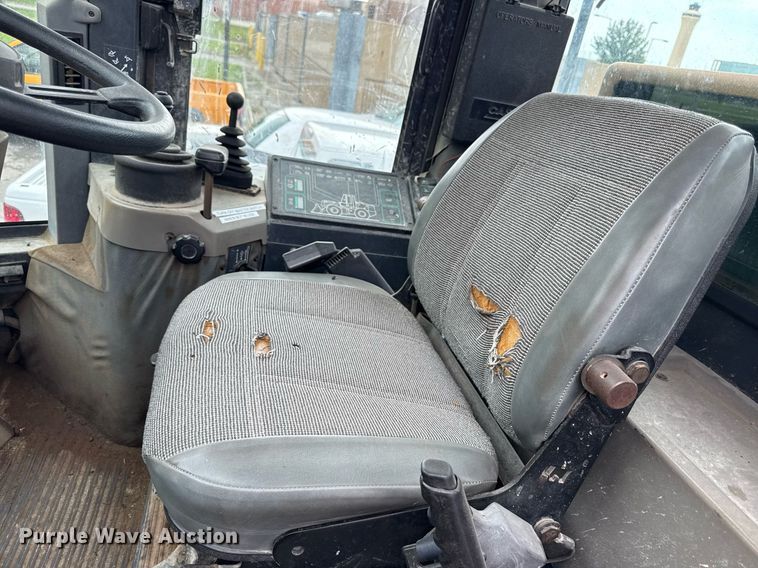 image for item EF1880 1998 Case 821B wheel loader