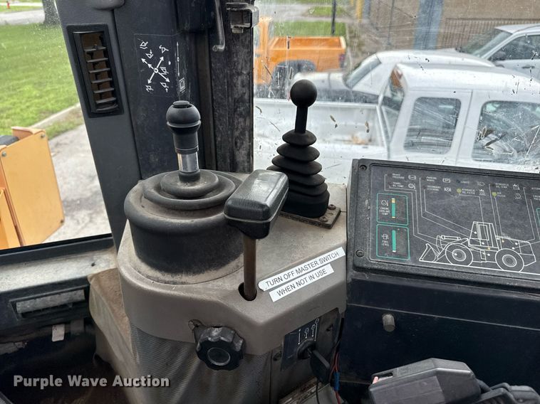 image for item EF1880 1998 Case 821B wheel loader