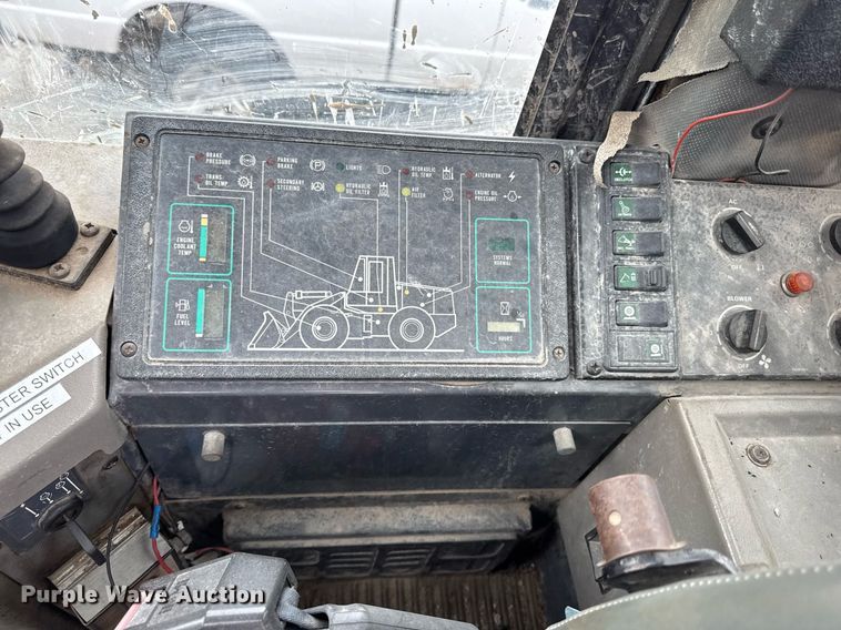 image for item EF1880 1998 Case 821B wheel loader