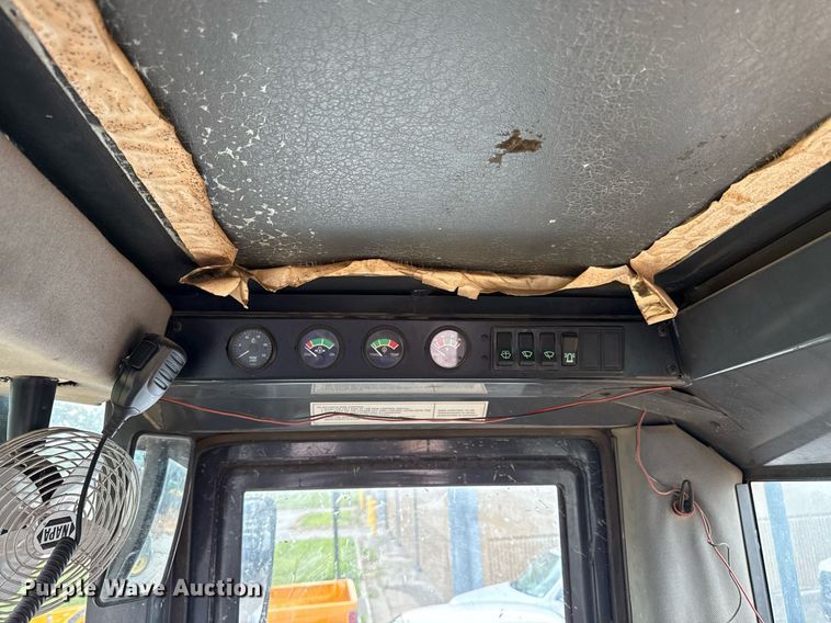 image for item EF1880 1998 Case 821B wheel loader