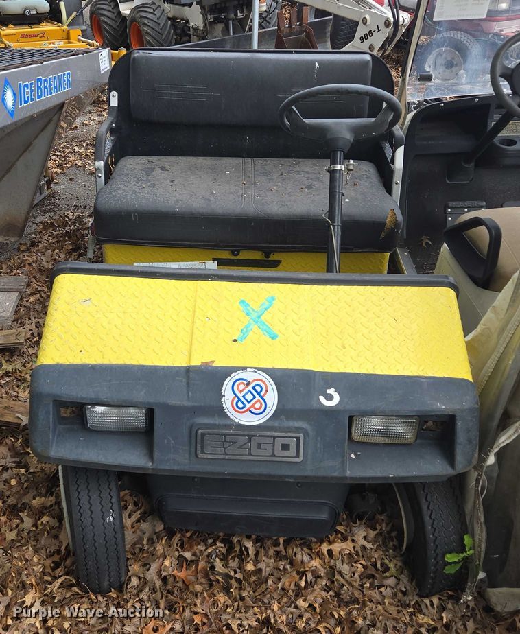 image for item EF1891 (2) EZ GO golf carts