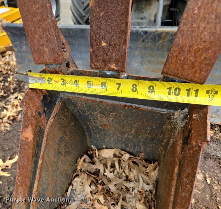 image for item EF1895 1990 Bobcat 3022 trencher