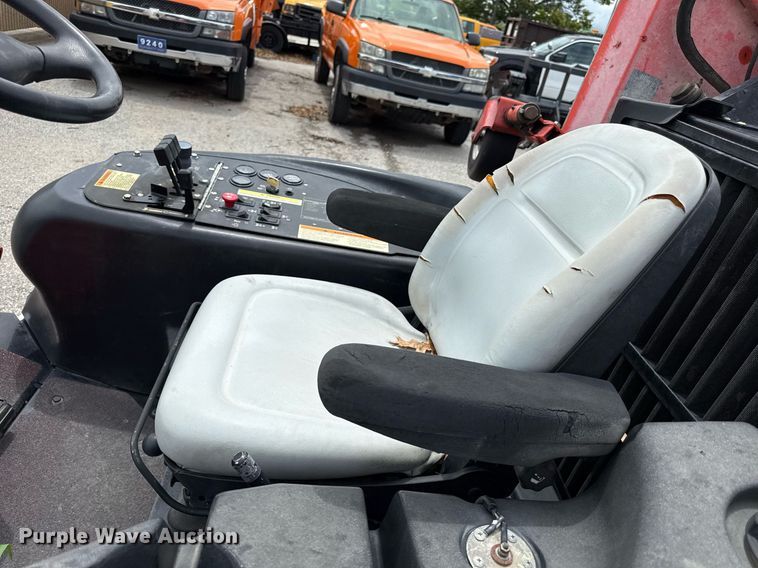 image for item EF1896 2006 Jacobson HR9016 lawn mower