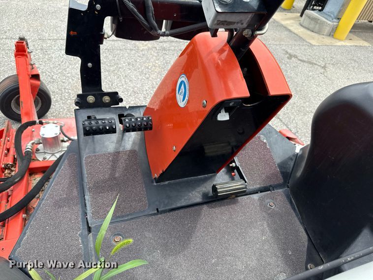 image for item EF1896 2006 Jacobson HR9016 lawn mower