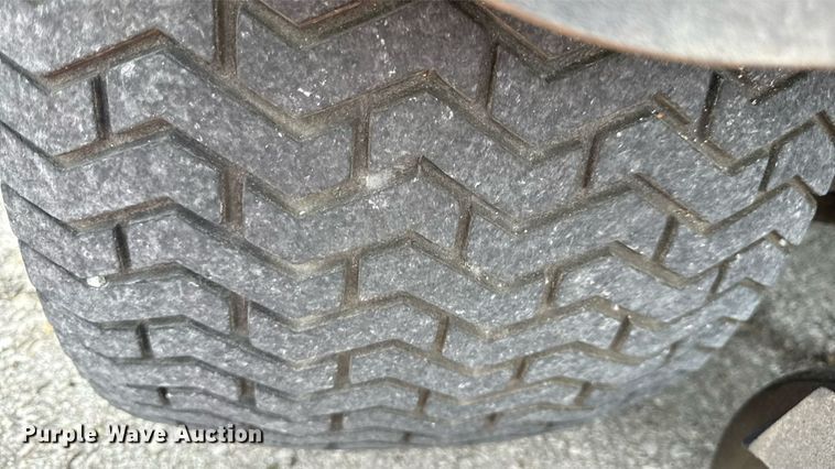 image for item EF1896 2006 Jacobson HR9016 lawn mower