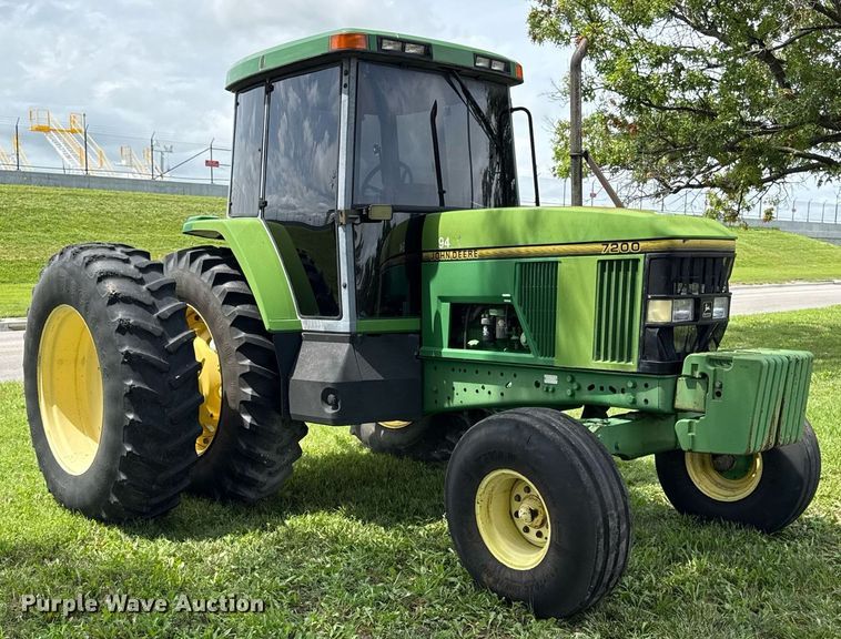 image for item EF1901 John Deere 7200 tractor