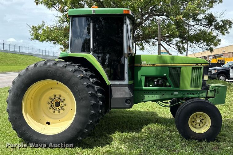 image for item EF1901 John Deere 7200 tractor
