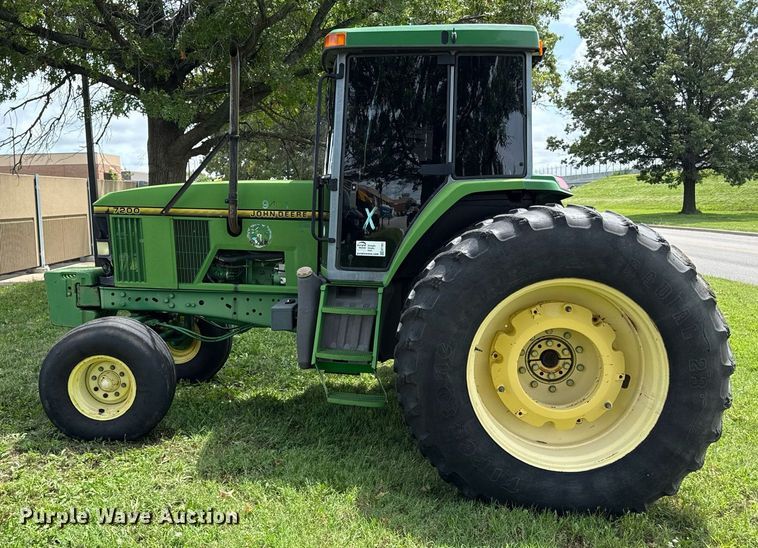 image for item EF1901 John Deere 7200 tractor