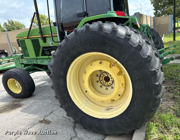 image for item EF1901 John Deere 7200 tractor