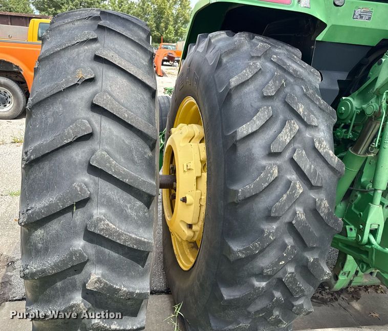 image for item EF1901 John Deere 7200 tractor