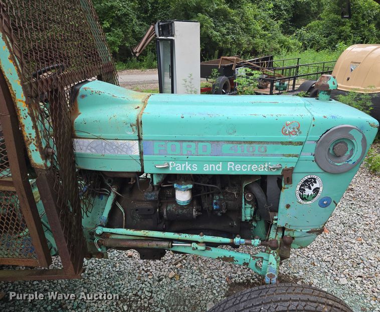 image for item EF1910 1980 Ford 4100 tractor