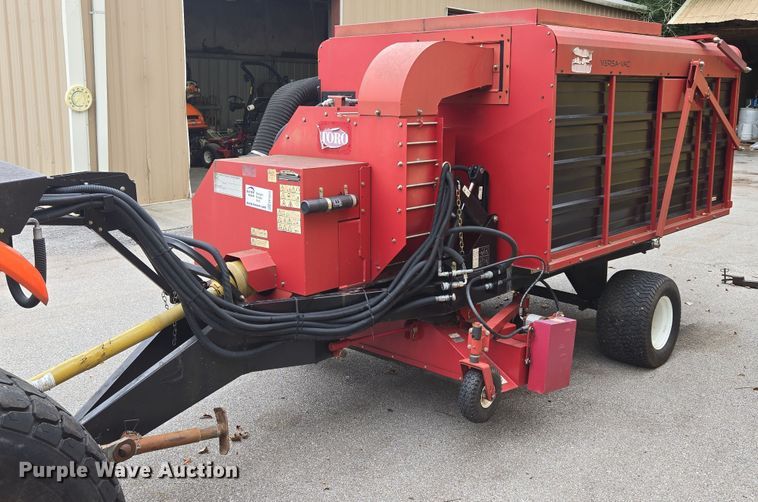 image for item EF1913 Toro Varsa-Vac turf sweeper