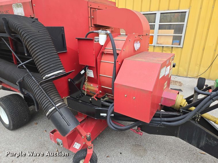 image for item EF1913 Toro Varsa-Vac turf sweeper