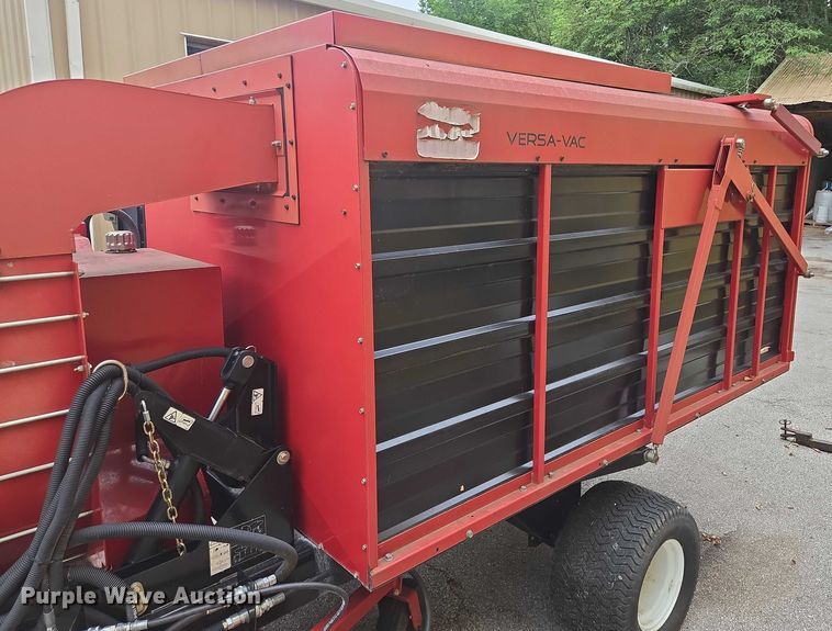 image for item EF1913 Toro Varsa-Vac turf sweeper