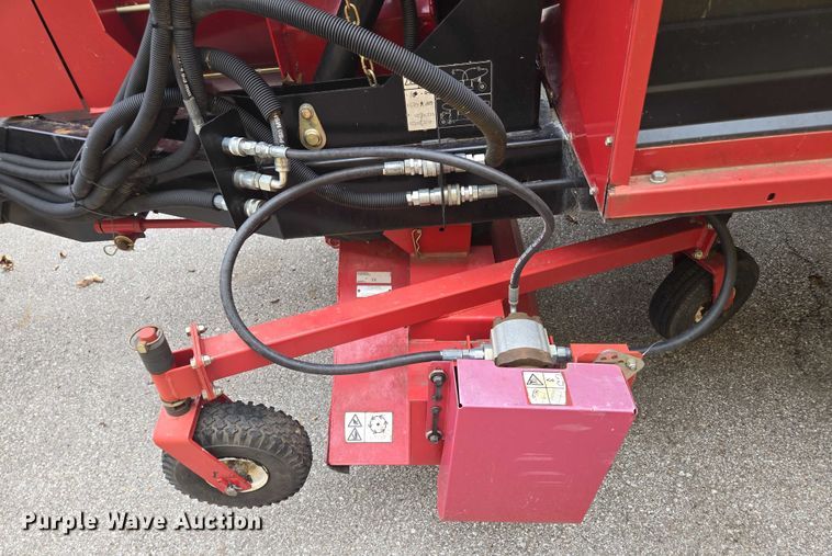 image for item EF1913 Toro Varsa-Vac turf sweeper