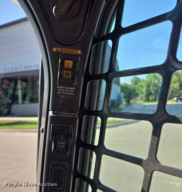 image for item EF1939 2018 Bobcat S650 skid steer loader