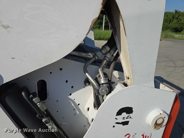 image for item EF1940 2019 Bobcat S650 skid steer loader