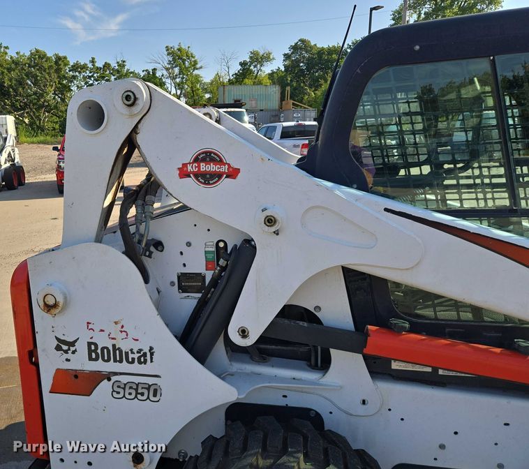 image for item EF1940 2019 Bobcat S650 skid steer loader