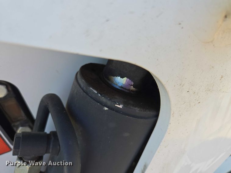 image for item EF1940 2019 Bobcat S650 skid steer loader