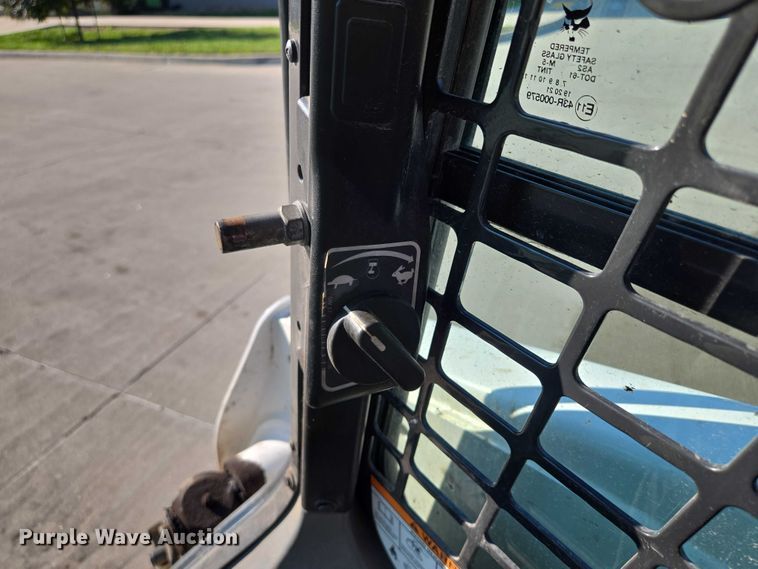 image for item EF1940 2019 Bobcat S650 skid steer loader