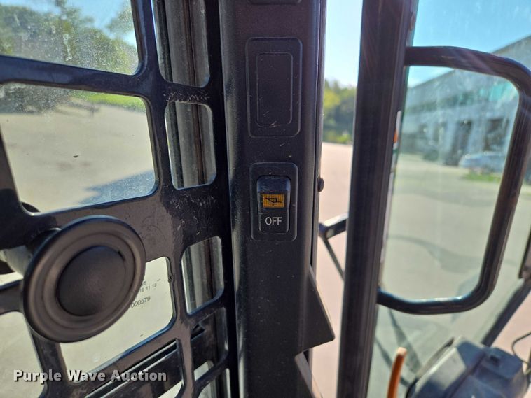 image for item EF1940 2019 Bobcat S650 skid steer loader