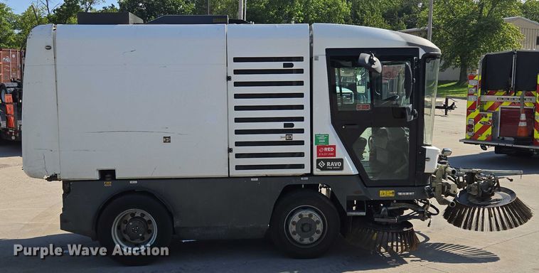 image for item EF1941 2016 Ravo 5 Series 540 street sweeper