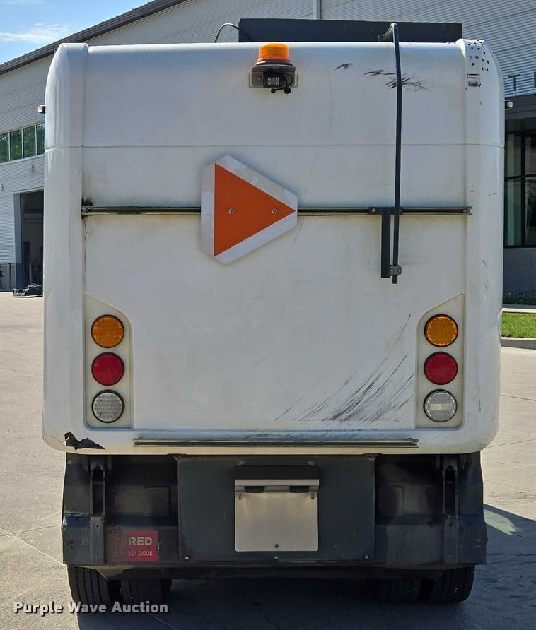 image for item EF1941 2016 Ravo 5 Series 540 street sweeper