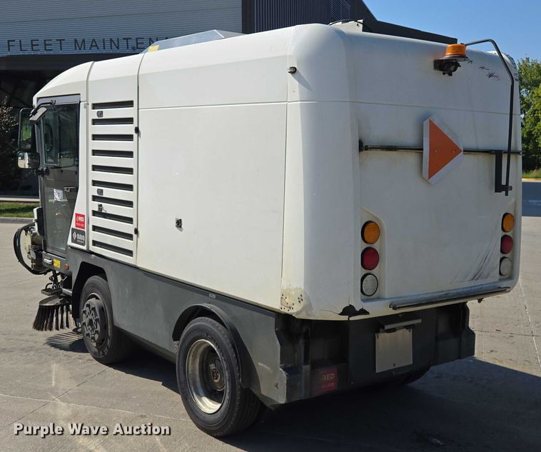 image for item EF1941 2016 Ravo 5 Series 540 street sweeper