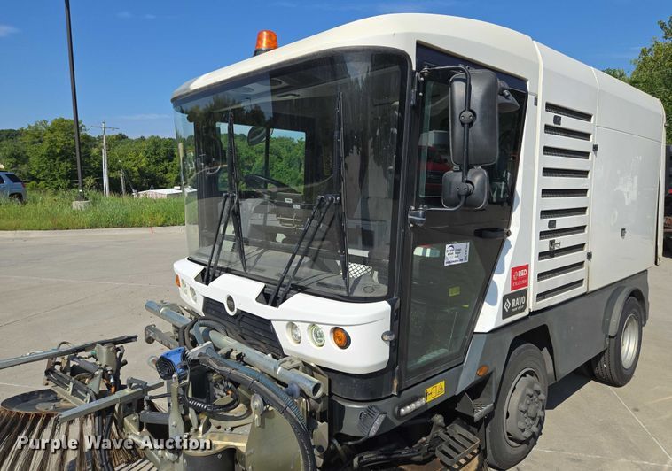 image for item EF1941 2016 Ravo 5 Series 540 street sweeper