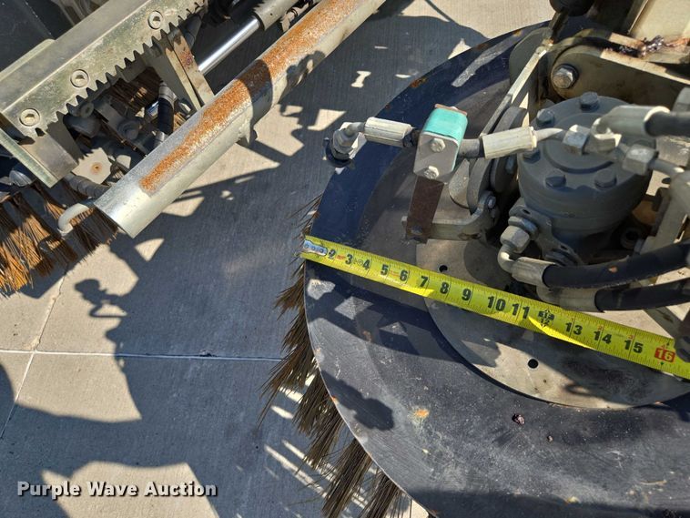 image for item EF1941 2016 Ravo 5 Series 540 street sweeper