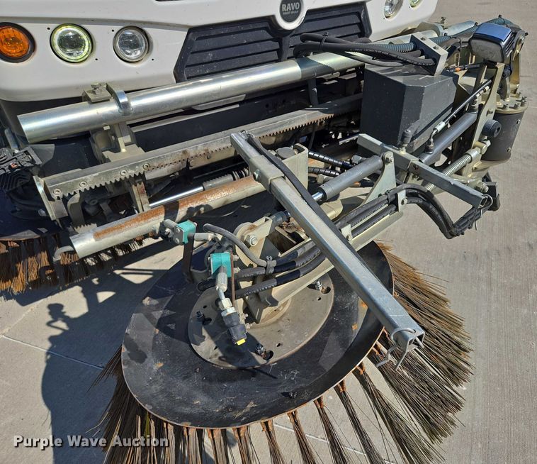 image for item EF1941 2016 Ravo 5 Series 540 street sweeper