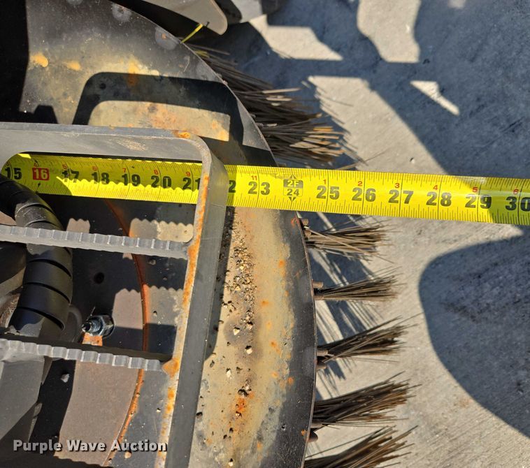 image for item EF1941 2016 Ravo 5 Series 540 street sweeper