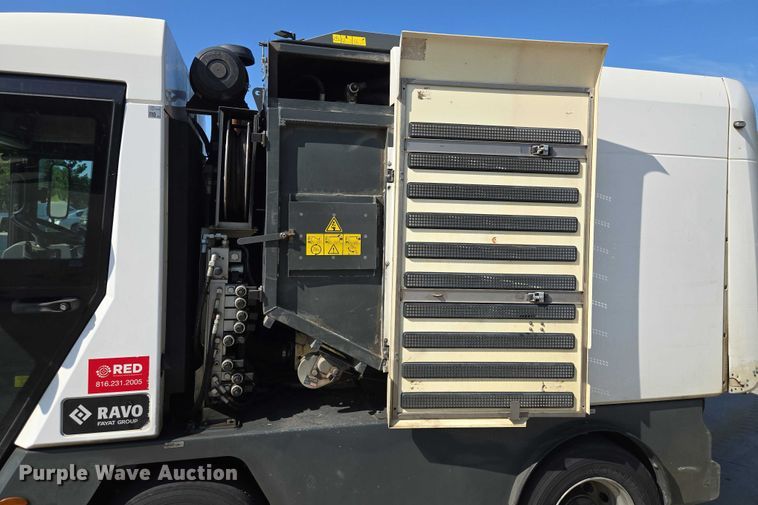 image for item EF1941 2016 Ravo 5 Series 540 street sweeper