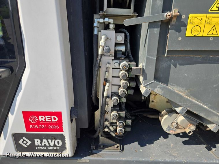 image for item EF1941 2016 Ravo 5 Series 540 street sweeper