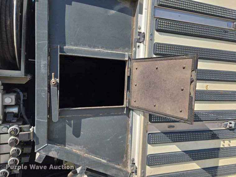 image for item EF1941 2016 Ravo 5 Series 540 street sweeper