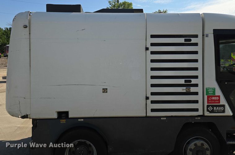 image for item EF1941 2016 Ravo 5 Series 540 street sweeper