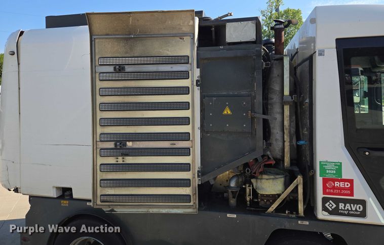 image for item EF1941 2016 Ravo 5 Series 540 street sweeper
