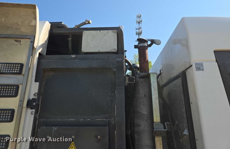 image for item EF1941 2016 Ravo 5 Series 540 street sweeper