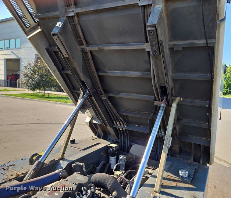 image for item EF1941 2016 Ravo 5 Series 540 street sweeper