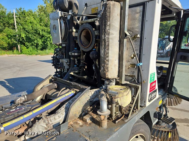 image for item EF1941 2016 Ravo 5 Series 540 street sweeper