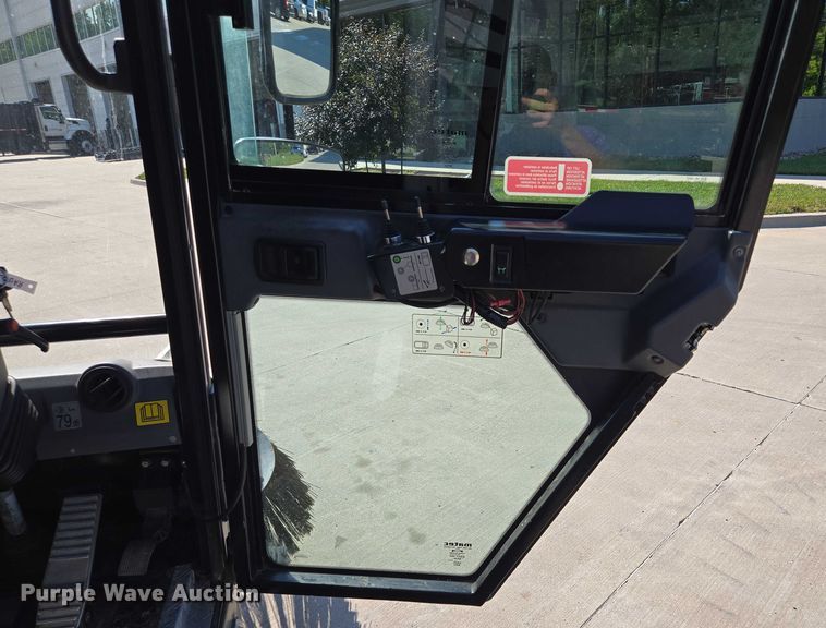 image for item EF1941 2016 Ravo 5 Series 540 street sweeper