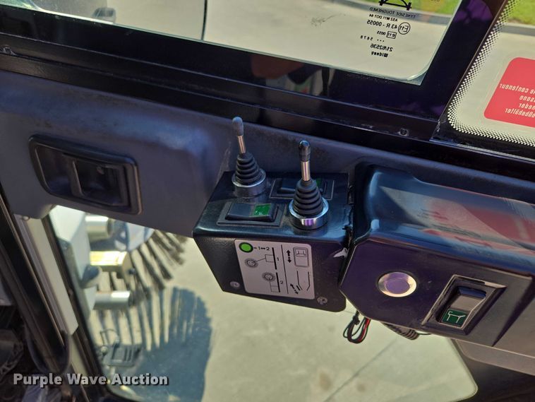 image for item EF1941 2016 Ravo 5 Series 540 street sweeper