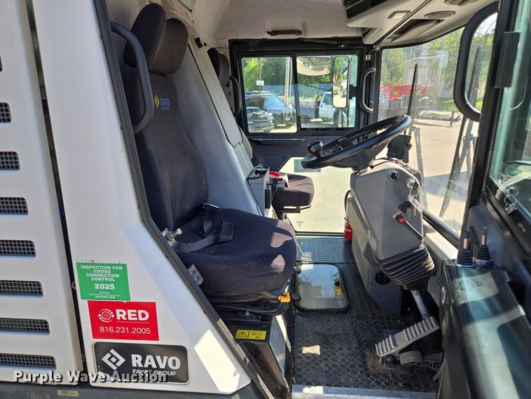image for item EF1941 2016 Ravo 5 Series 540 street sweeper