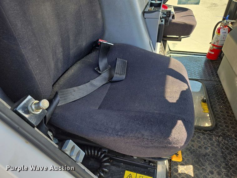 image for item EF1941 2016 Ravo 5 Series 540 street sweeper